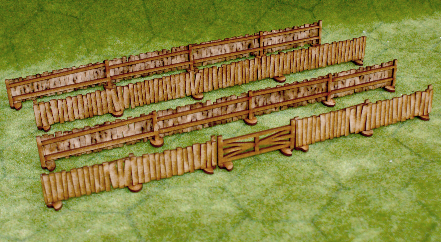 *New* Assorted Panelled Fences (28mm)
