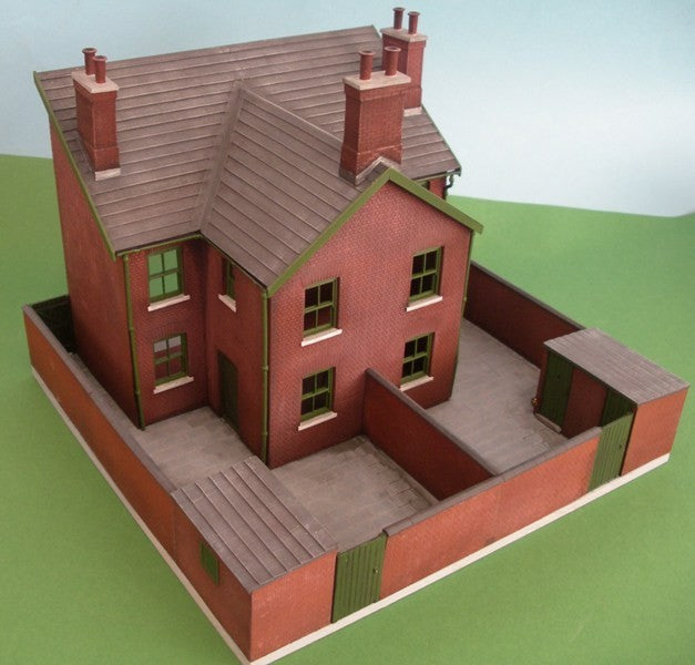 Semi-detached/terraced house rear and yard set